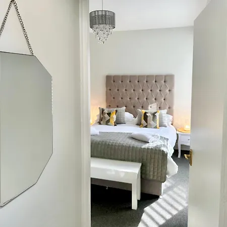 Апартаменты Gillygate Nest With Free Allocated Parking