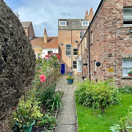 Gillygate Nest With Free Allocated Parking *